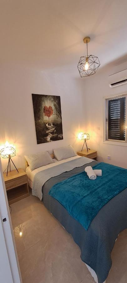 Luxury Apartment In Light House Beach Paphos Eksteriør billede