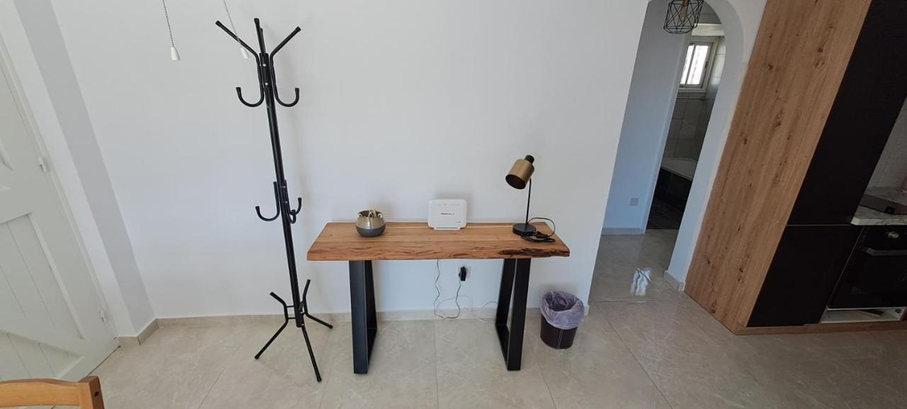 Luxury Apartment In Light House Beach Paphos Eksteriør billede