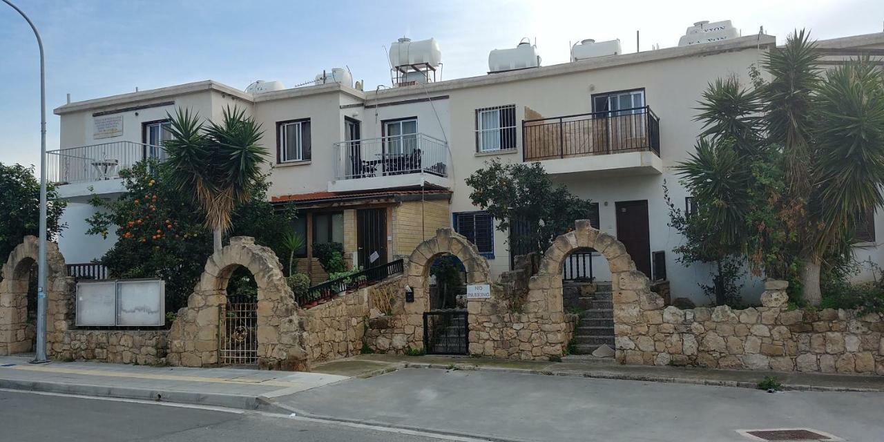 Luxury Apartment In Light House Beach Paphos Eksteriør billede