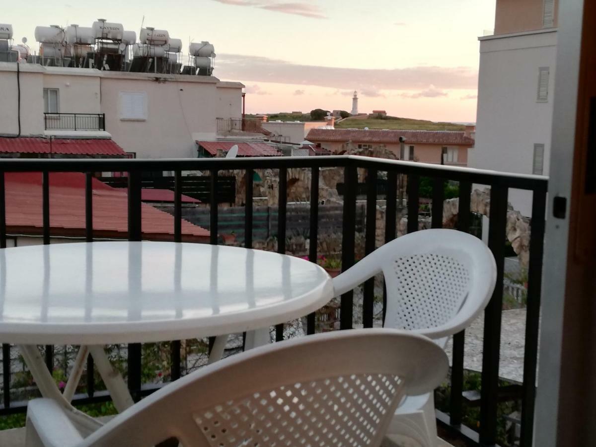 Luxury Apartment In Light House Beach Paphos Eksteriør billede